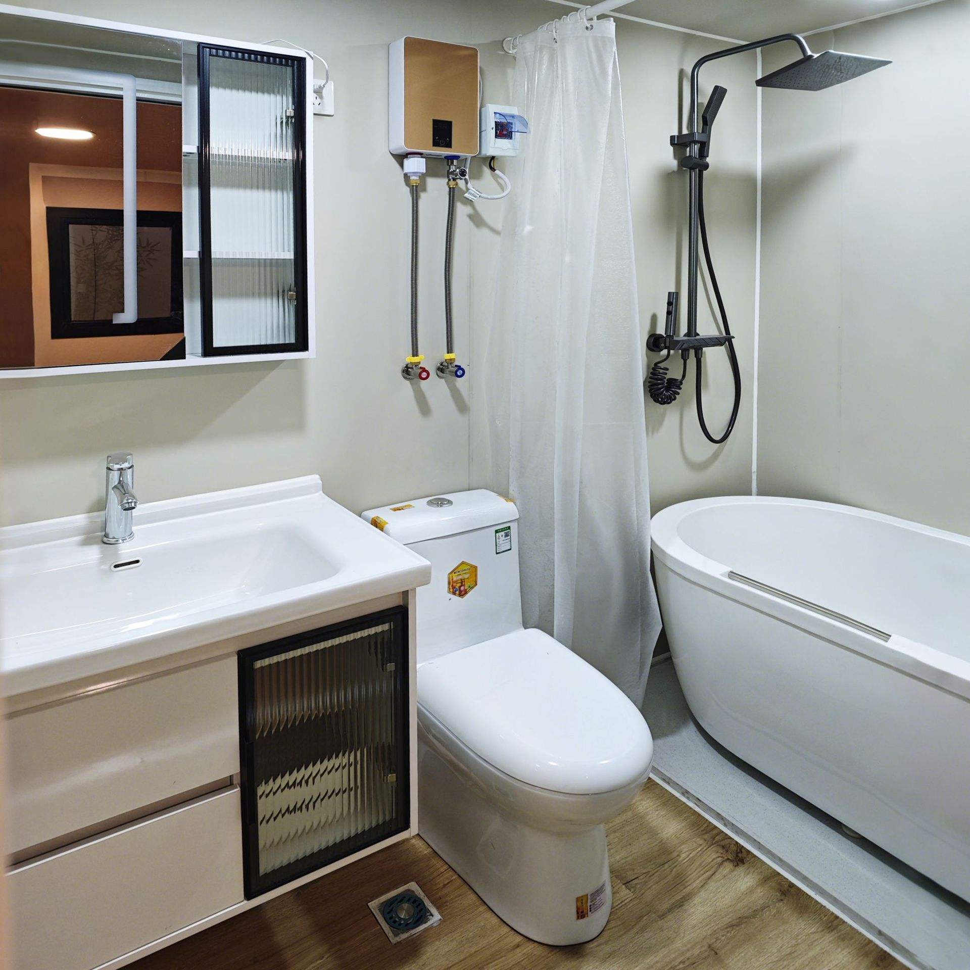 Dual-Wing Residential Container House Integrated Mobile Dormitory Board House Minimalist Decoration for Hotels Schools Bedrooms