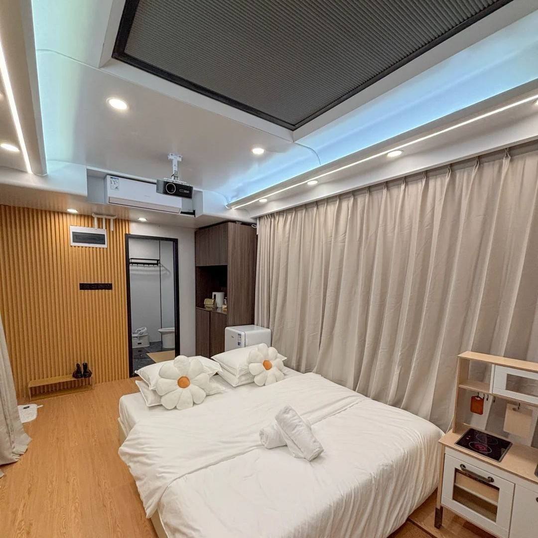 Space Capsule Modular House Integrated Mobile Office and Apple Capsule for Hotel Use or Personal Homestay Container House