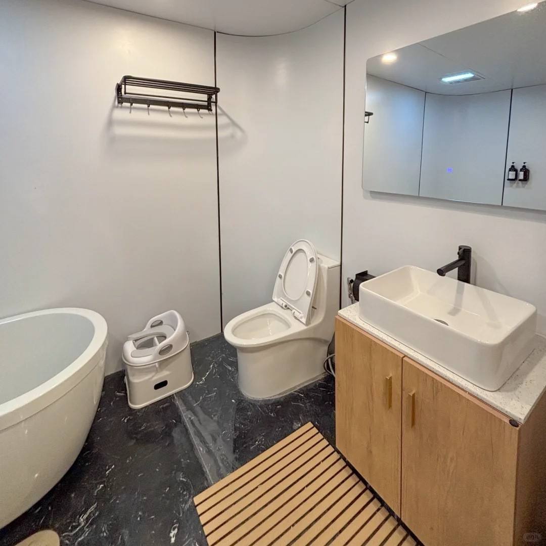 Space Capsule Modular House Integrated Mobile Office and Apple Capsule for Hotel Use or Personal Homestay Container House