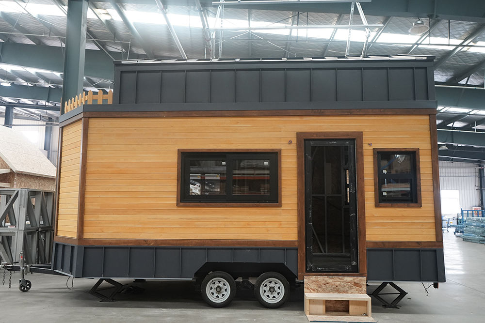 Ready to Ship Prefabricated Portable Tiny Home on Wheels Expandable Design with Bathroom Kitchen Modern Wooden Trailer House