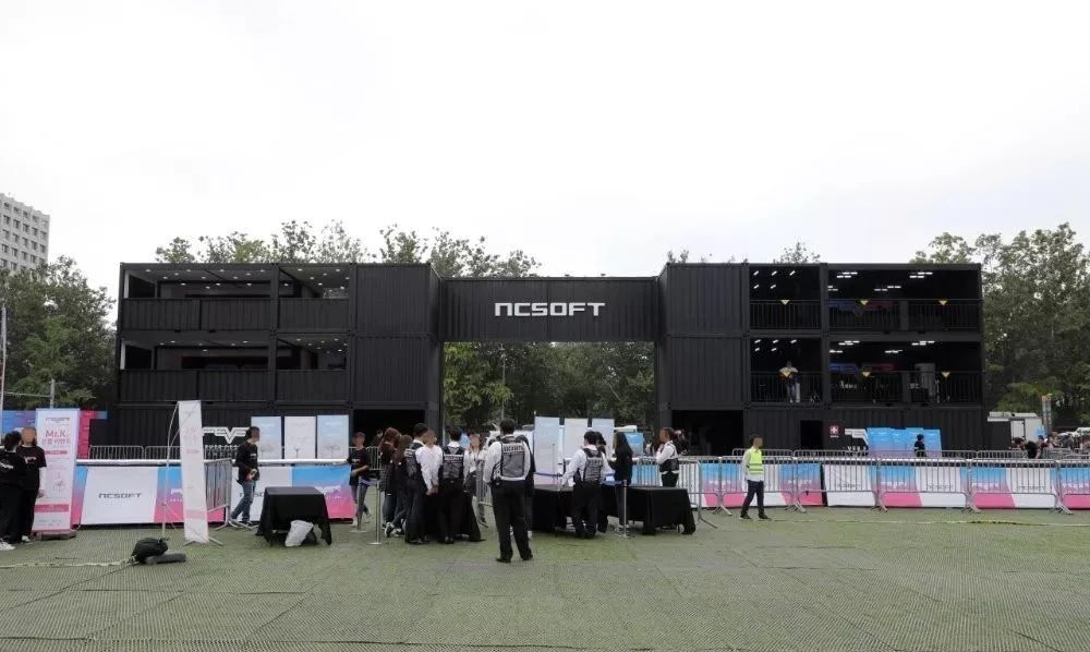 Container Architecture Case Study: The Stunning Container Grandstand Architecture at A Korean Music Festival