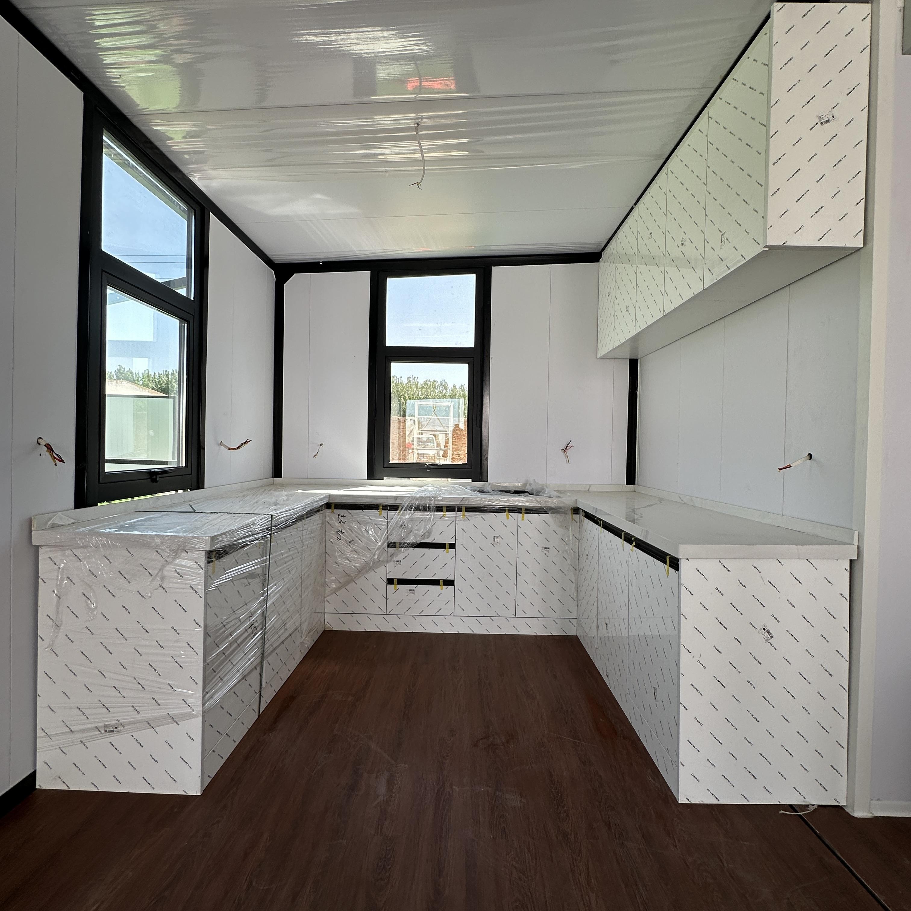 Customized 20ft 30ft 40ft Villa Double Wing Prefab Home Expandable Folding Mobile Container House for Camp Outdoor