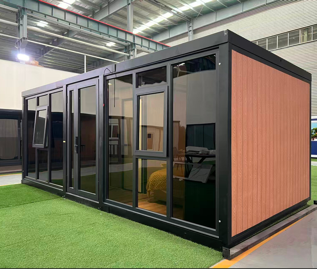 10ft Breathable Lightweight Steel Structure Expandable Flat-top Modern Container House Suitable for Living Rooms Office