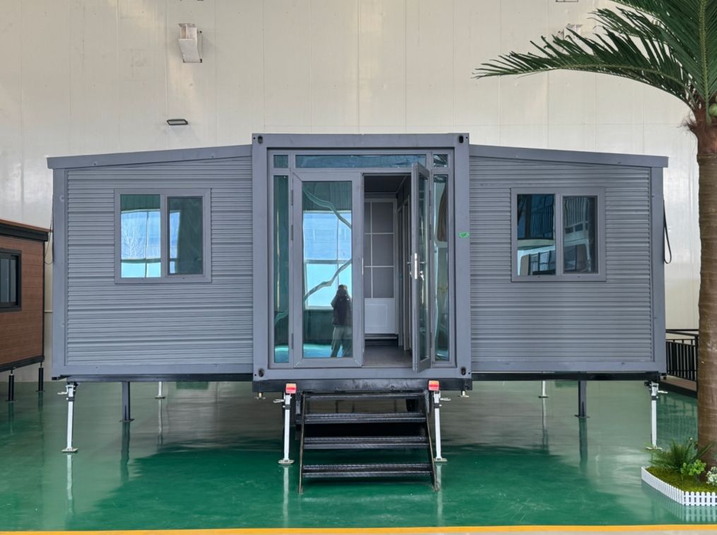 Best Selling Expandable Wooden Container House with Trailer and Tiny House on Wheels for Mobile Dwelling Villa & Apartment Use