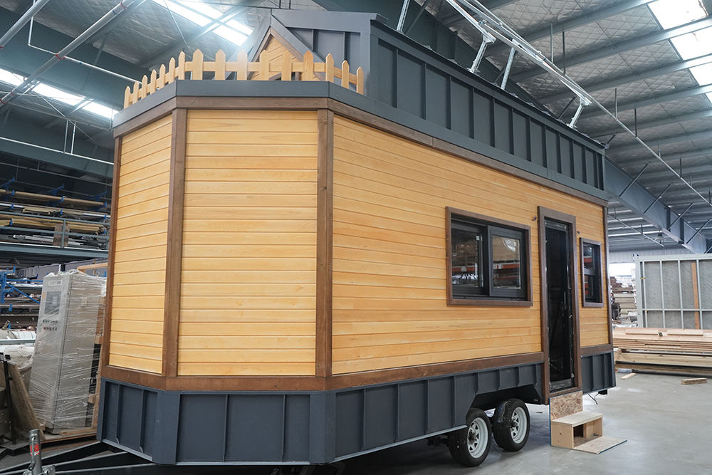 Ready to Ship Prefabricated Portable Tiny Home on Wheels Expandable Design with Bathroom Kitchen Modern Wooden Trailer House