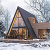 Modular Modern Luxury Vacation Prefabricated Wooden House with Triangle Glass Design for Villa/Hotel Use